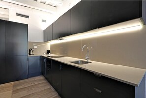 Fridge, microwave, dishwasher, coffee/tea maker - CLASSBEDROOM PORT RAMBLAS 2 (Barcelona)