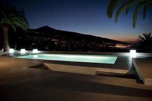 A heated pool - El Balcon: Charm, Design and Light (La Orotava)