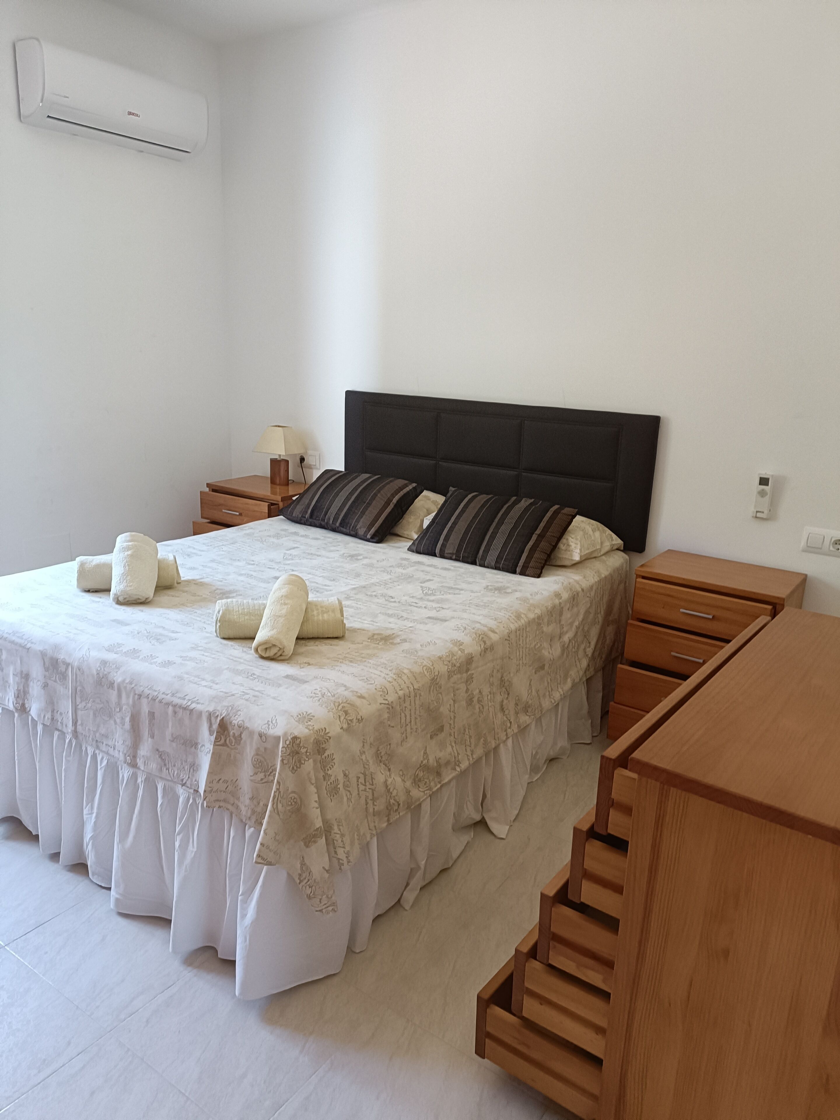 Four Bed Villa, Private 10.5m Pool, Bedroom A/C, Private Grounds, WiFi Available