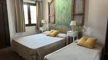 8 chambres, fer et planche Ă repasser, accĂšs Internet, draps fournis