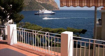 Appartement de 58mÂČ climatisĂ© au 1er Ă©tage d'une villa face Ă la mer(3 Ă©toiles)