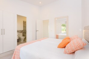 4 habitaciones, tabla de planchar con plancha, internet y ropa de cama 