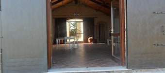 farmhouse in a hilly position a stone's throw from the sea