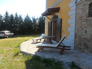 Terrace/patio - farmhouse in a hilly position a stone's throw from the sea (chieuti)