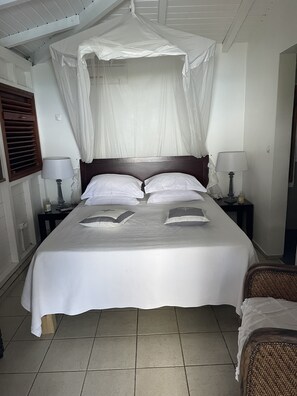 2 عدّة غرف نوم ومكواة/لوح كي وواي فاي وملاءات أسرّة