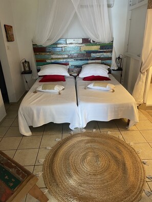 2 bedrooms, iron/ironing board, WiFi, bed sheets - SEA VIEW VILLA + OVERFLOW POOL (Deshaies)