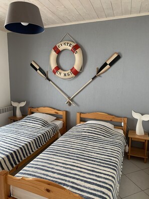 2 bedrooms, iron/ironing board, WiFi