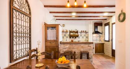 Talo uima-altaalla, grilli ja ilmainen wifi