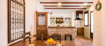 Casa con piscina, barbecue e wifi gratuito