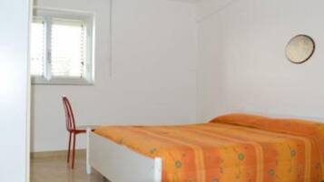 3 chambres, fer et planche Ă  repasser, draps fournis