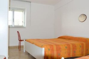3 chambres, fer et planche à repasser, draps fournis