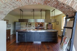 Fridge, microwave, oven, dishwasher