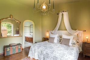 6 bedrooms, iron/ironing board, free WiFi, bed sheets - Villa Lorena, a Family Vintage Home with Indoor Pool, Air Conditioning, Outdoor Pool, Fitness Room & Wifi (Capannori)