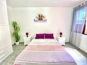 2 habitaciones, tabla de planchar con plancha, wifi y ropa de cama 