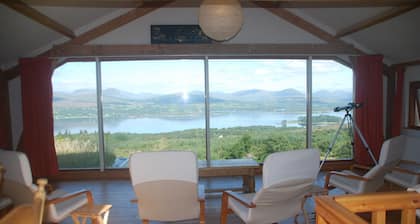 Nice spacious house with spectacular view(May to Sept only Saturday to saturday)