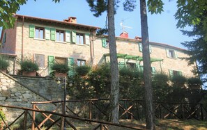 المنشأة من الخارج