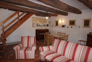 Fernseher, Kamin, DVD-Player, Tischtennisplatte