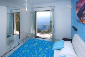 3 bedrooms, desk, soundproofing, iron/ironing board - DOMUS VIGNA Fusco, AMALFI COAST (FURORE (SA))