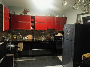 Kühlschrank, Ofen, Wasserkocher, Toaster