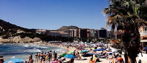 Una spiaggia nelle vicinanze