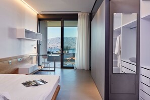 5 bedrooms, iron/ironing board, free WiFi, bed sheets - An exclusive fully staffed private villa for demanding holidays! (Chania)