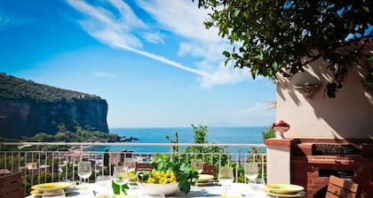 Sea front villa Sorrento Coast