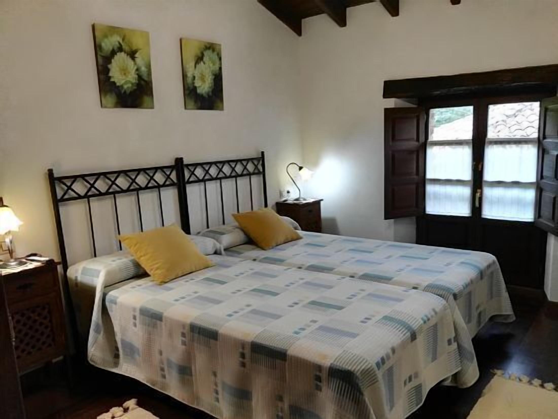 3 عدّة غرف نوم ومكواة/لوح كي وواي فاي مجانًا وملاءات أسرّة