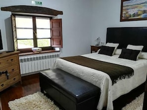 3 bedrooms, iron/ironing board, free WiFi, bed sheets - House in Concejo de Llanes (Asturias). Very well equipped. Well communicated. 6 pax (Llanes)