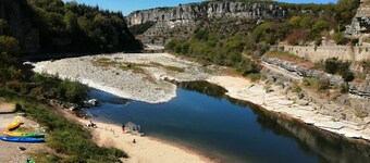 Tolles Haus, Pool und Panoramablick. Charakterdorf, südliche Ardèche.