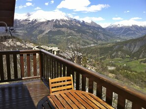 Property grounds - Praloup   500m from the ski lifts, sleeps 12, magnificent view,  parking lot (Uvernet-Fours)