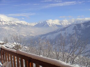 Property grounds - Praloup   500m from the ski lifts, sleeps 12, magnificent view,  parking lot (Uvernet-Fours)