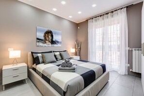 3 chambres, coffre-fort, fer et planche à repasser, lit de bébé portatif