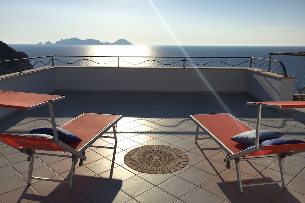 THE WILDLIFE HOUSE IN CALA DELL'ACQUA ON THE SEA WITH VIEW ON PALMAROLA