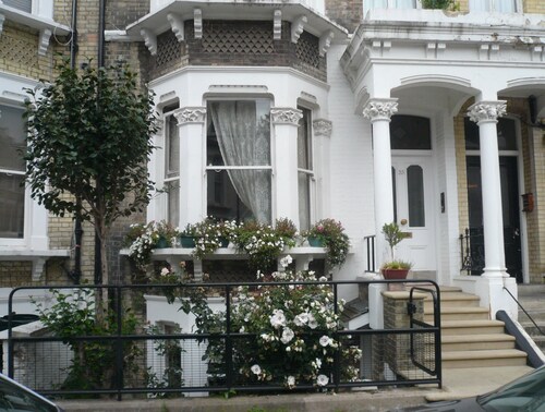 VOYAGER EN SOLO? MAISON DANS UNE MAISON, avec cuisine privée, à West Kensington