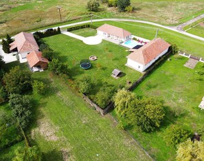 Exterior - Family-friendly holiday home with heated swimming pool for 11 people + 2 baby's (Poroszló)