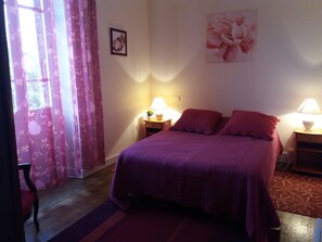 3 makuuhuonetta, silitysrauta/-lauta, vauvan matkasänky, ilmainen Wi-Fi