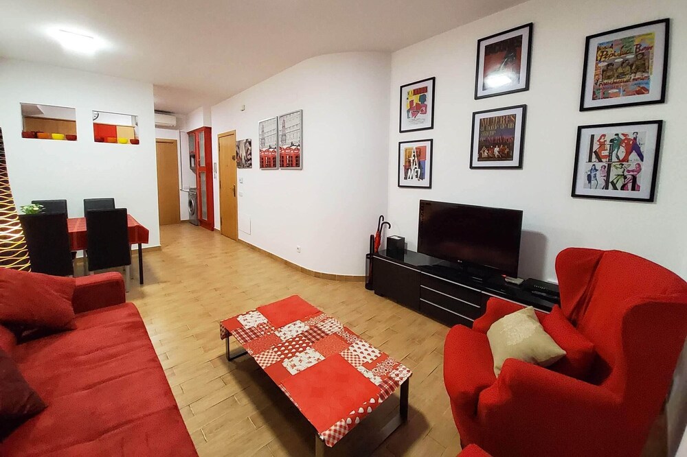 Central, contemporary with all the comforts and next to the best beach