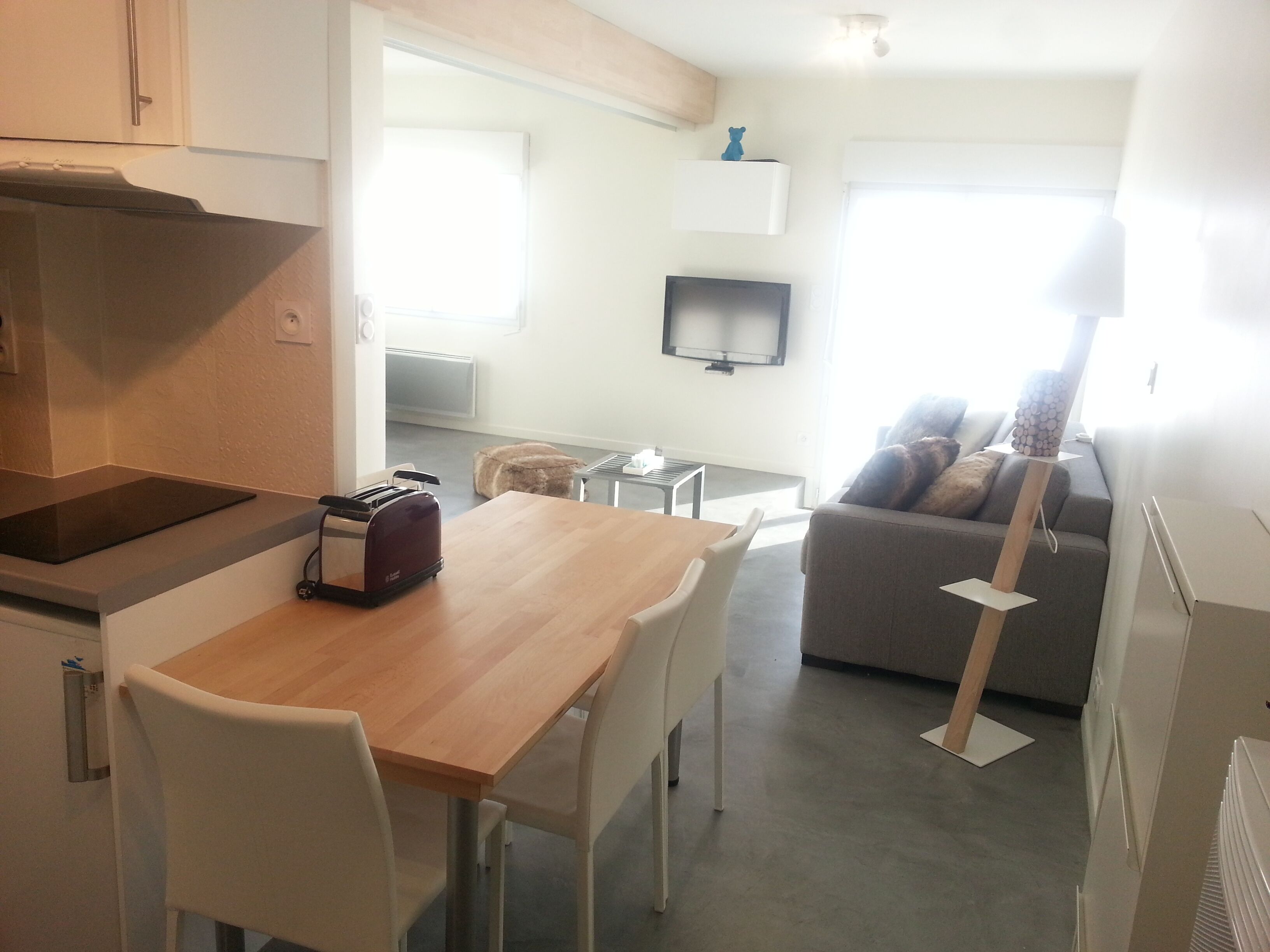 OUTDOOR TERRACE APARTMENT at the foot of the ski slopes, snowshoeing, sledding