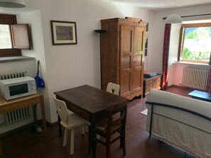 Interior - Open space/studio with garden in traditional farm house (Pre Saint Didier)