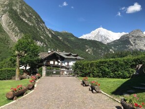 Exterior - Open space/studio with garden in traditional farm house (Pre Saint Didier)