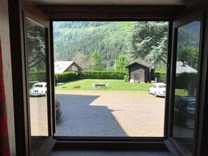 Interior - Open space/studio with garden in traditional farm house (Pre Saint Didier)