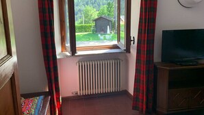 Interior - Open space/studio with garden in traditional farm house (Pre Saint Didier)