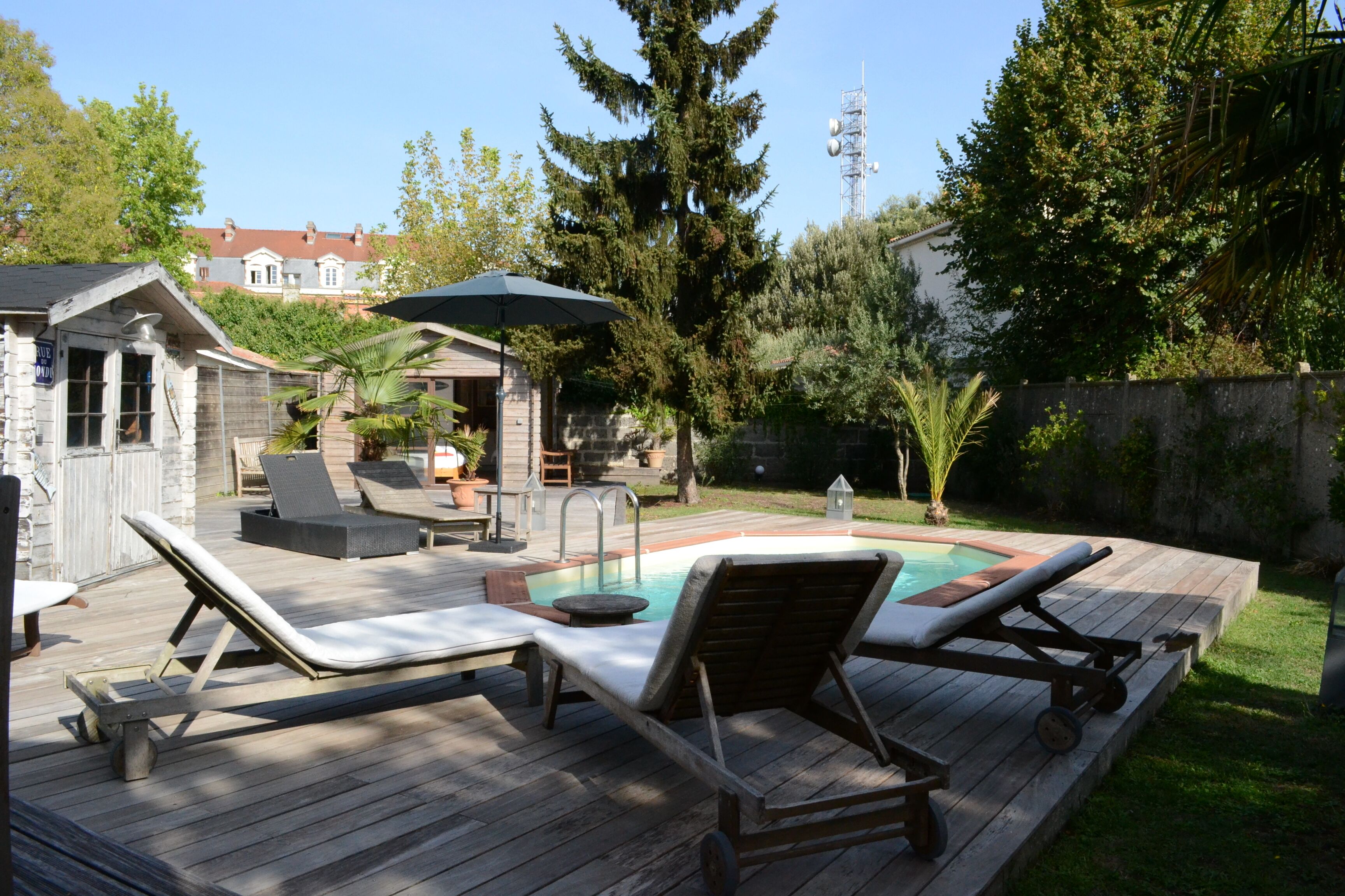 A BX IN VILLA SUPERB LOFT 4 BEDROOMS SWIMMING POOL GARDEN PARKING 8 PERS