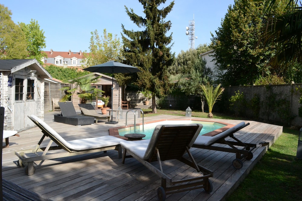 A BX IN VILLA SUPERB LOFT 4 BEDROOMS SWIMMING POOL GARDEN PARKING 8 PERS