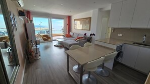 Smart-TV, videospill, bøker og stereoanlegg