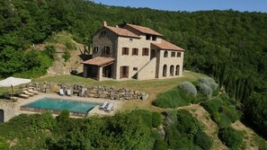 Exterior - Typical house with private pool and a stunning view (Cortona)