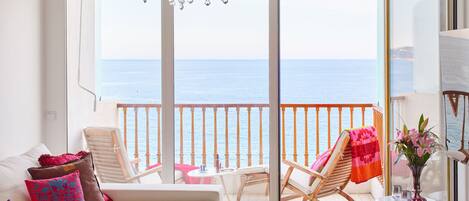 Smart-TV, DVD-Player, Stereoanlage