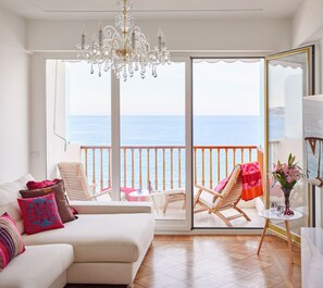 Smart-TV, DVD-Player, Stereoanlage