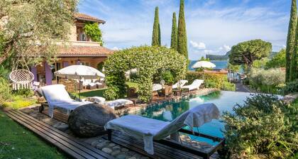 Lux Villa,Served Gourmet Breakfast,Butler, housekeeper,Pool,Gym,Sauna,Lake-view