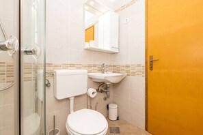 Shower, towels